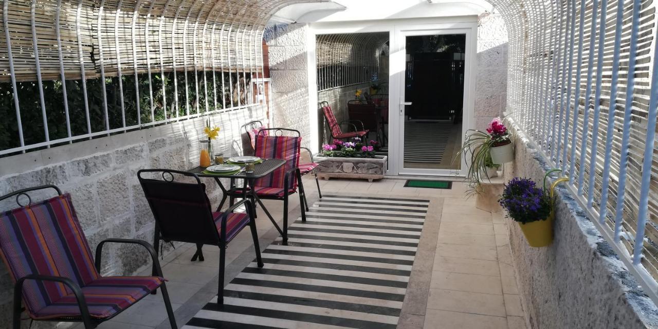 Ibis Your Cosy Oasis With Private Parking And Patio Split Dış mekan fotoğraf